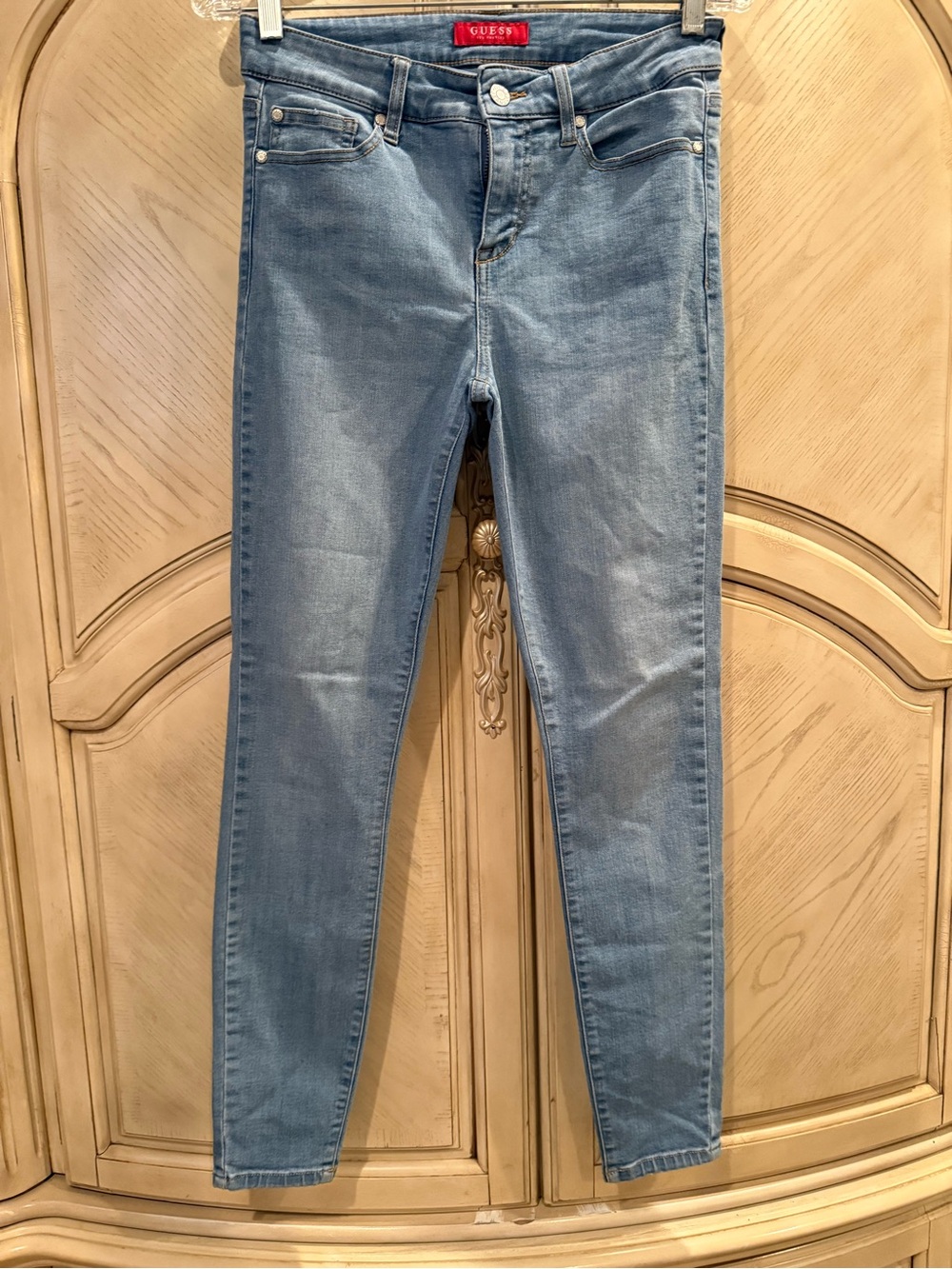 Guess Women's Medium Wash Blue Skinny Jeans, size 28
